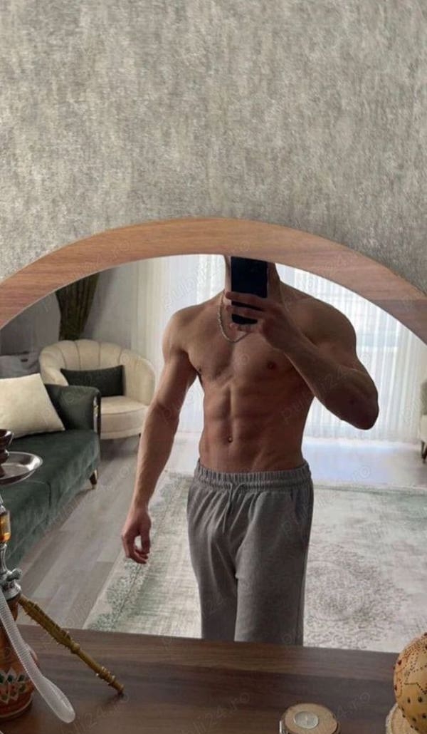 Tanar caut doamna ,domnisoara sau cuplu.