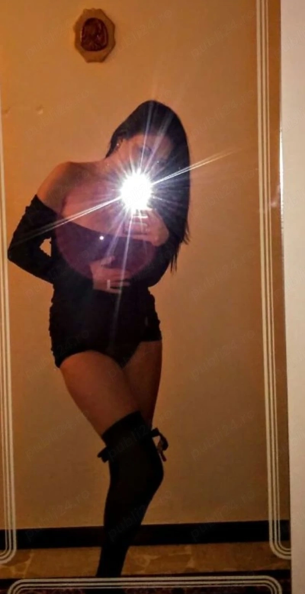 Brunetă sexy - imagine 2