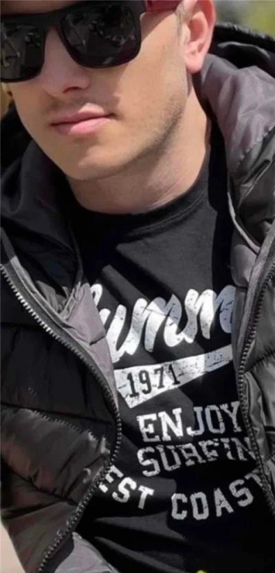 Tanar discret si serios....