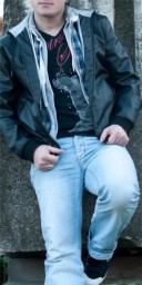 Tanar discret si serios.... - imagine 5