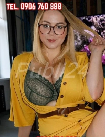 O tanara normala, voluptoasa, fara fitze