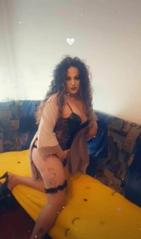 Bomba Transsexuala reala cu silicoane REALA !