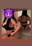 Bruneta hot prima zii fac și deplasări la hotel - imagine 2