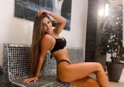 Buna , sunt Diana venita din afara pentru cateva zile . siliconata nr 5 astept sa ma suni :*