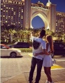 Tanar care cauta ceva frumos - imagine 1