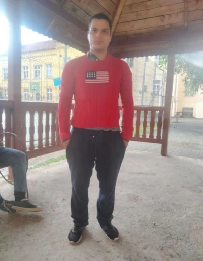 Buna asi dori sa cunosc o fata in 21 si 31 ani eu am 22 ani sunt din sat giroc sunt un baiat simplu