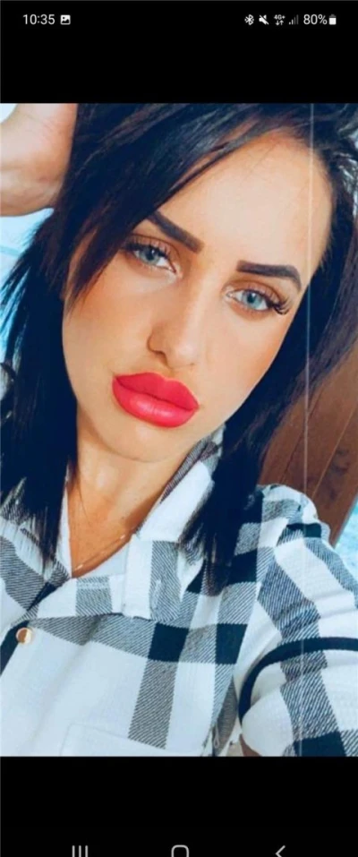 Bună sunt Valy o tânără jucăușă si plina de viata, dacă ești interesat de ceea ce vezi nu ezita sa s