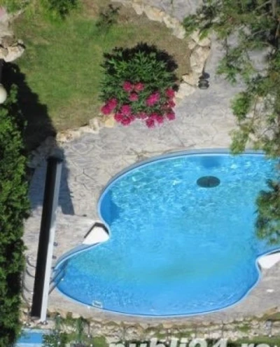 Caut prietena pentru distractii la mare si munte