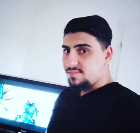 Salut Numele meu este Bogdan doar activ