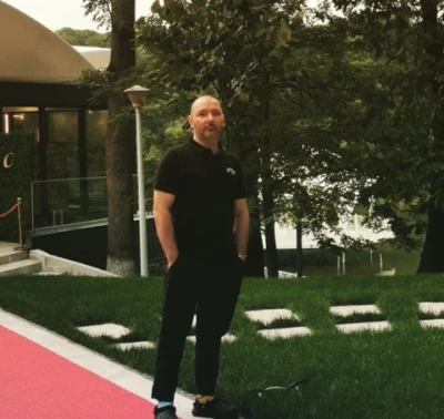 Tip 40ani,corp atletic,bisexual cauta cuplu (el&ea) cu el bisexual pentru a petrece timp împreună!