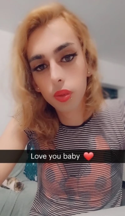 Bună sunt Ștefania fata dulce discretă și pasională