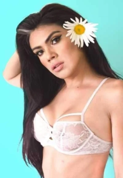 New transexuala feminina reala si de calitate .