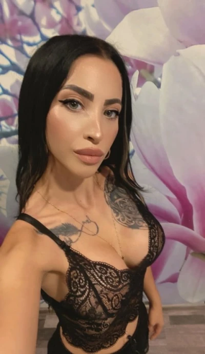 Escorta siliconata la mine sau la hotel