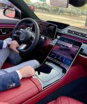 Gentleman generos cu o domnișoară - imagine 1