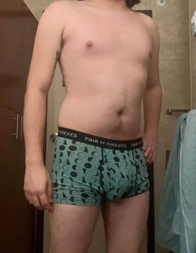 Tanar ofer placeri doamnelor