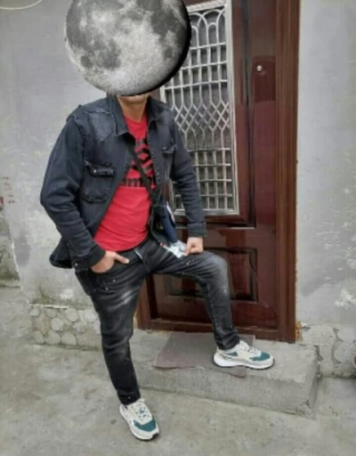 Tanar activ si dotat