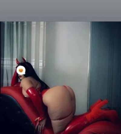 Doamnă matură cu forme frumoase