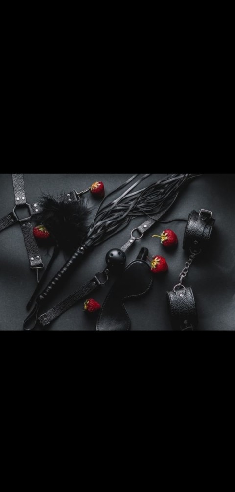 Ador dominarea,fac si party(tip 27ani,bi versatil ,in cautarea de aventuri,detali pe whatsapp)