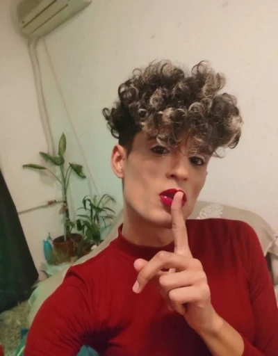 Buna dragilor sunt o travestita noua Sara si dornica de a cunoaste oameni frumosi si seriosi