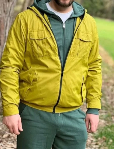 Discret, înalt, bine dotat. Totul de plăcere. Detalii în anunț