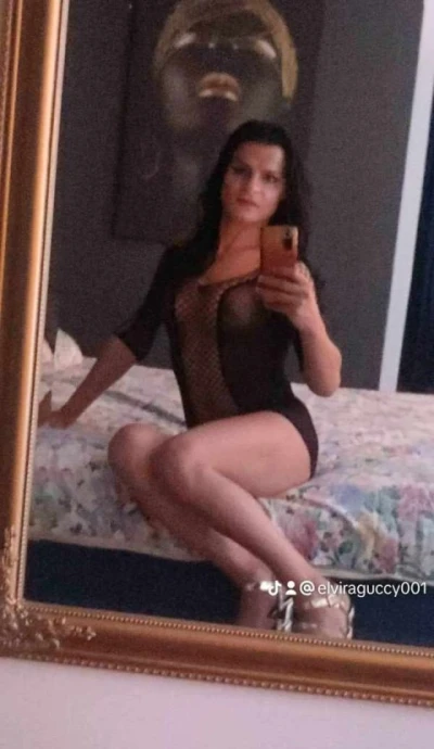 SERVICII TOTALE CU O TRANSEXUALA.