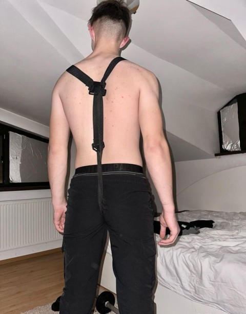 Gigolo Barbat nou in oras, fete si barbati