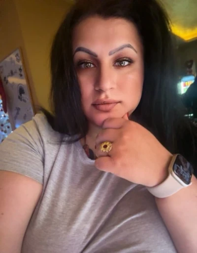 Sunt originar maghiar, vin din Ungaria, am 23 de ani, vezi ce este in poza