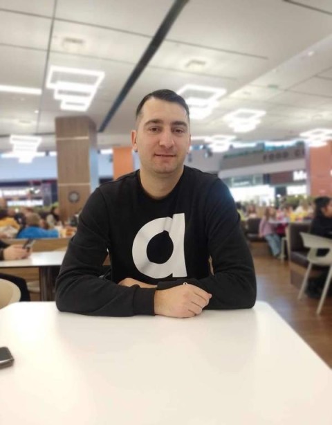 Bună! Alin mă numesc.