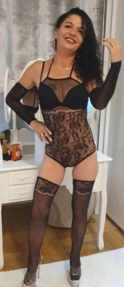 Buna sunt Adina matura