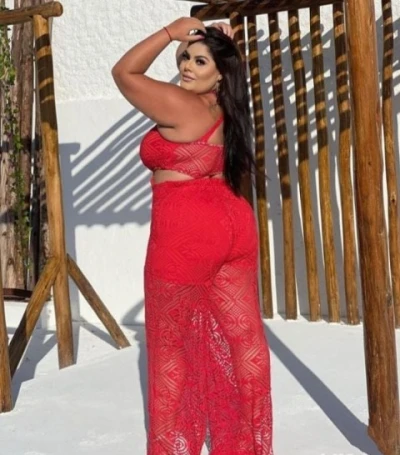 Nicoleta 33 ani sâni Nr 4 cu 1.70 m ..67 de kg