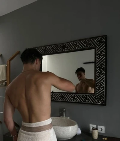 Barbat 31 ani (magyar)