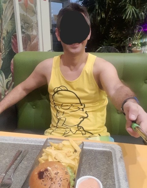 Bărbat înalt și activ caută relație discretă și consensuală