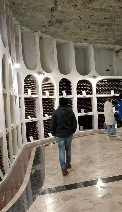 Sunt un bărbat tânăr, înalt ,doar pentru doamne serioase