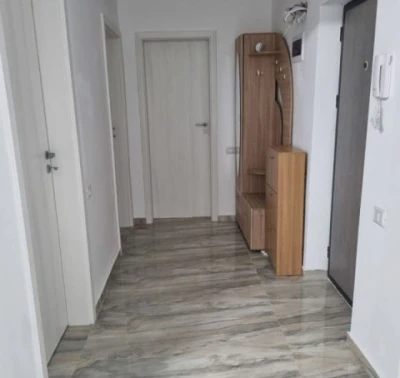 Închiriez apartament