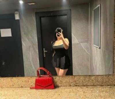 Bruneta dulce și pasionată