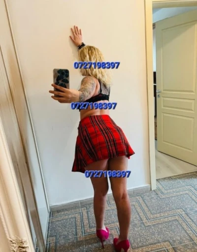 Rebeca poze din locatie confirm cu tatuajele