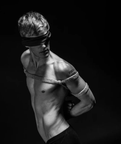 Caut barbat dominator