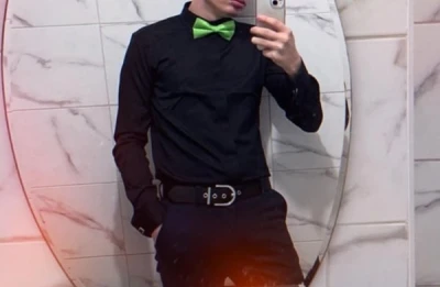 Adrian activ accept si începători discreție și intimitate