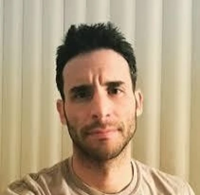 Bărbat ofer servicii doamnelor