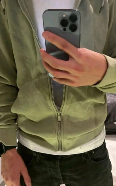 Doar pentru doamne domnișoare și cupluri.