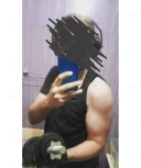 Baiat tanar, ofer momente de neuitat - imagine 1