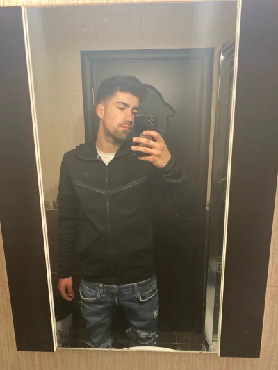 Bărbat bine făcut caut doamna din apropriere mai multe detali mi le dați pe wapp