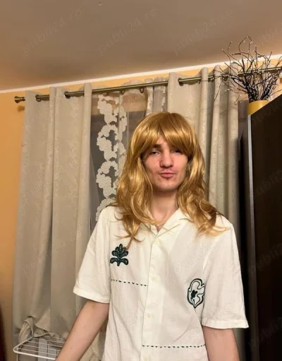 Blonă singura în căutare de experiente