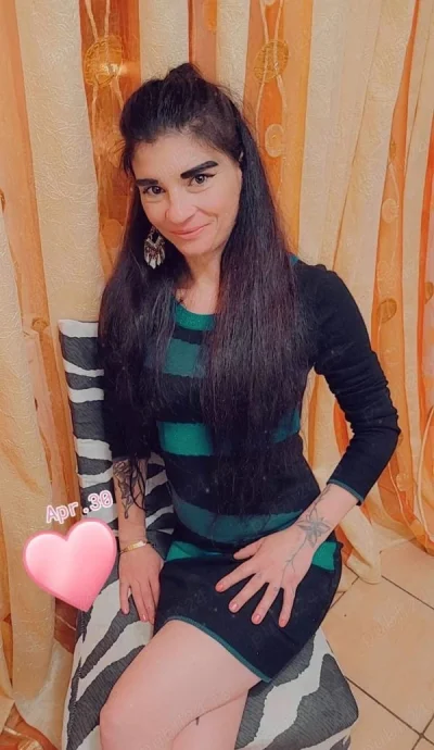 Bruneta ,singura 25 de ani