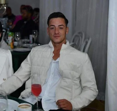 Ofer plăceri Domnișoarelor manierate!