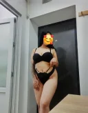 Bruneta senzuală - imagine 1