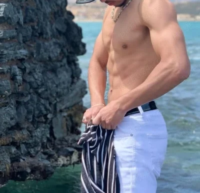 David tip activ 25 ani. Ofer si show la web