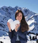 Doamnă singură de 33 de ani caută un bărbat peste 42 de ani pentru o relație serioasă - imagine 1