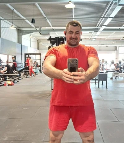 Barbat pasional pt domnisoare, doamne si cupluri