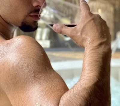 Barbat pentru cupluri si femei